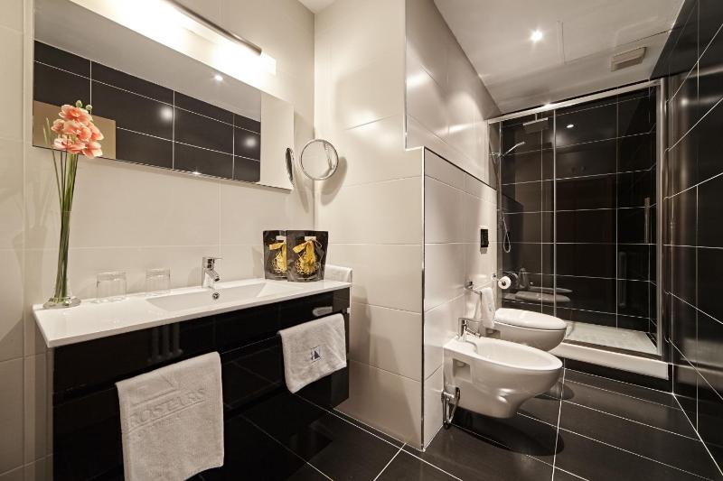  Double Room image 4