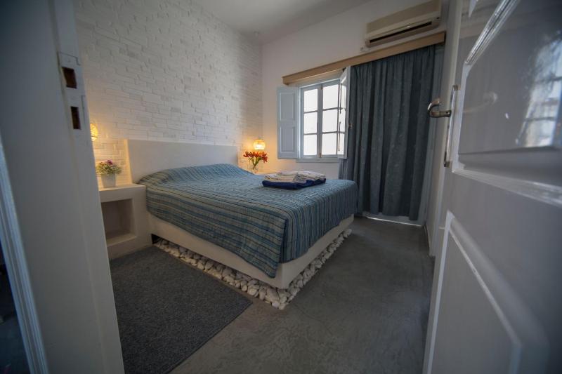 One-Bedroom Apartment image 4