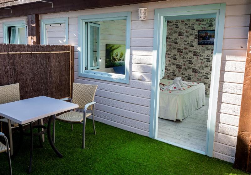 Double Room with Terrace image 3