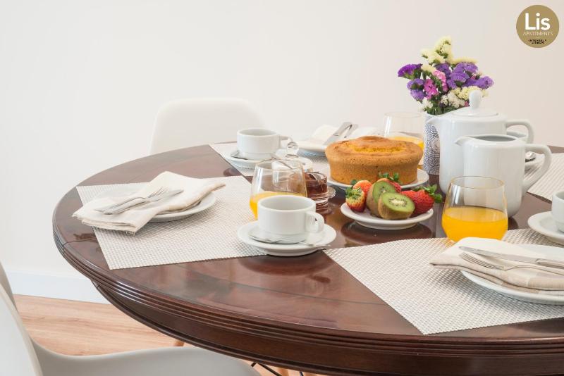 Superior One-Bedroom Apartment image 3