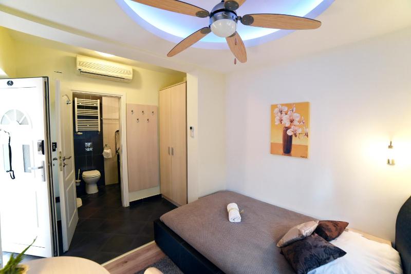Single Room image 3
