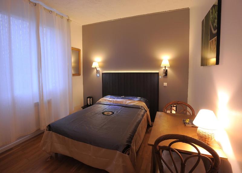 Economic Double Room image 3