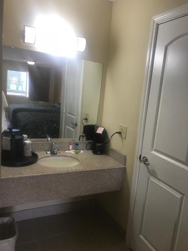 Queen Room image 2