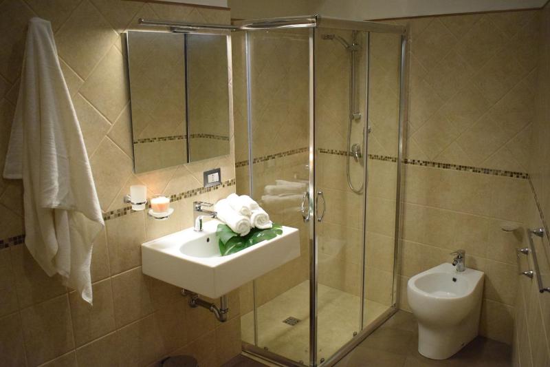 Double Room with Balcony image 3