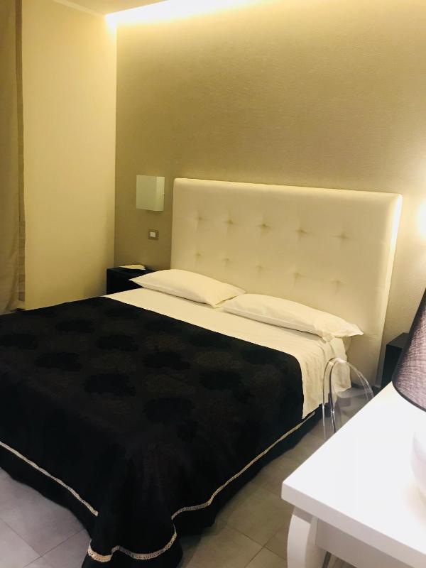 Classic Double or Twin Room image 2