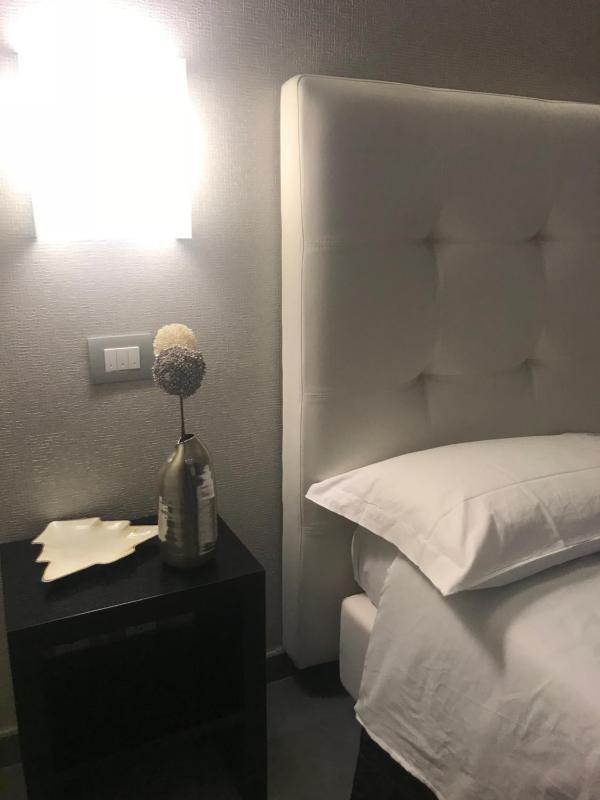 Classic Double or Twin Room image 4