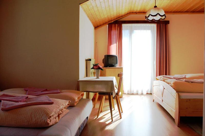 Quadruple Room image 2