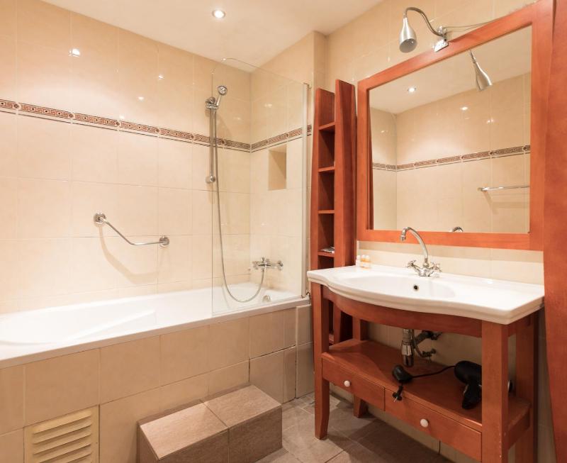 One-Bedroom Apartment image 1