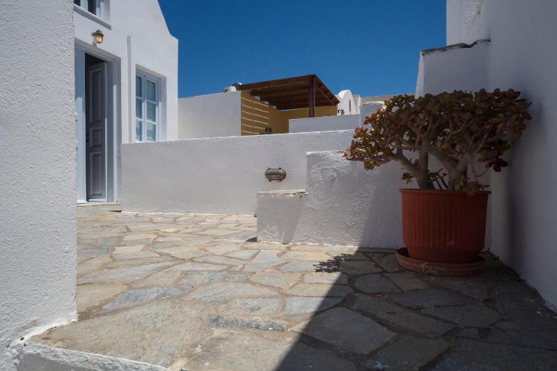 Studio - Split Level image 2