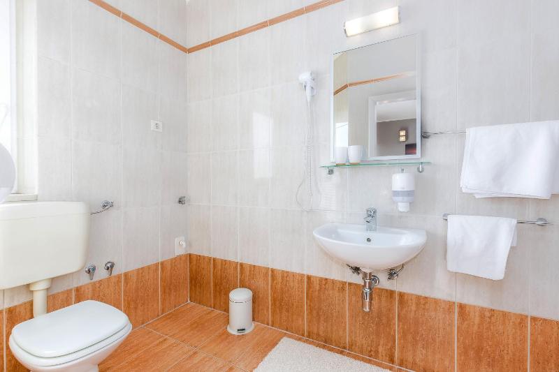 Deluxe Double Room with Balcony and Sea View image 2