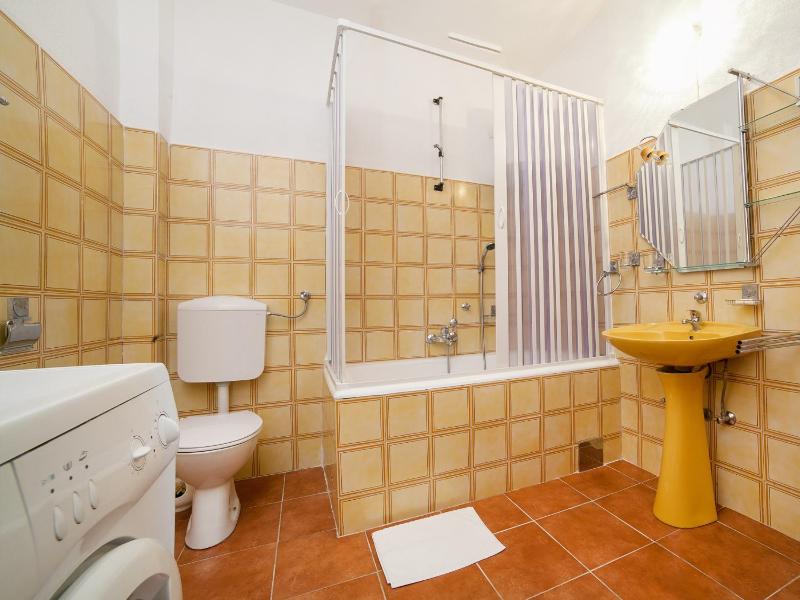 Duplex Apartment with Shared Terrace image 3