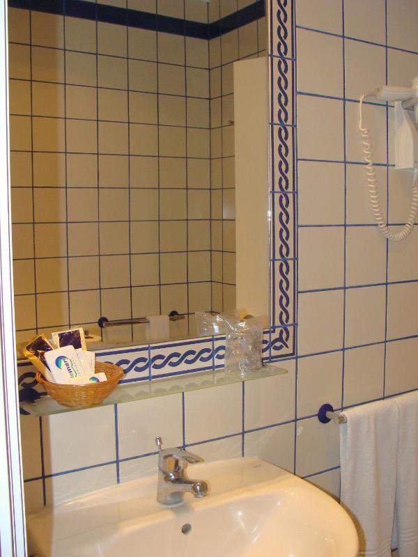 One-Bedroom Apartment image 2