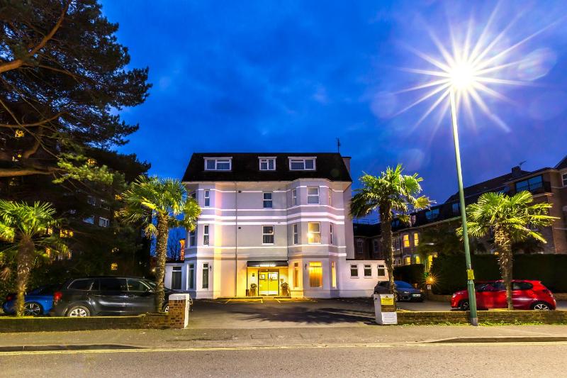 Connaught Lodge - image 1