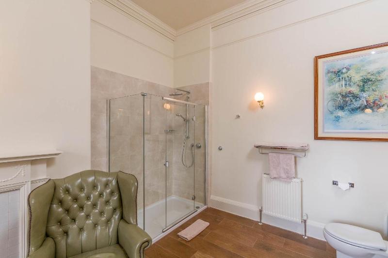 King Room with Garden View image 1