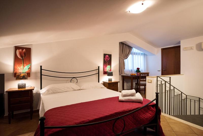 Double or Twin Room image 2