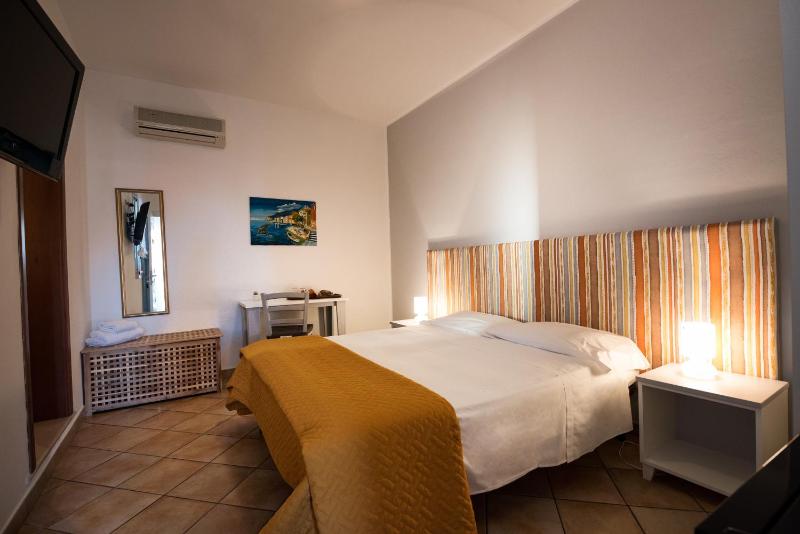 Double or Twin Room image 3