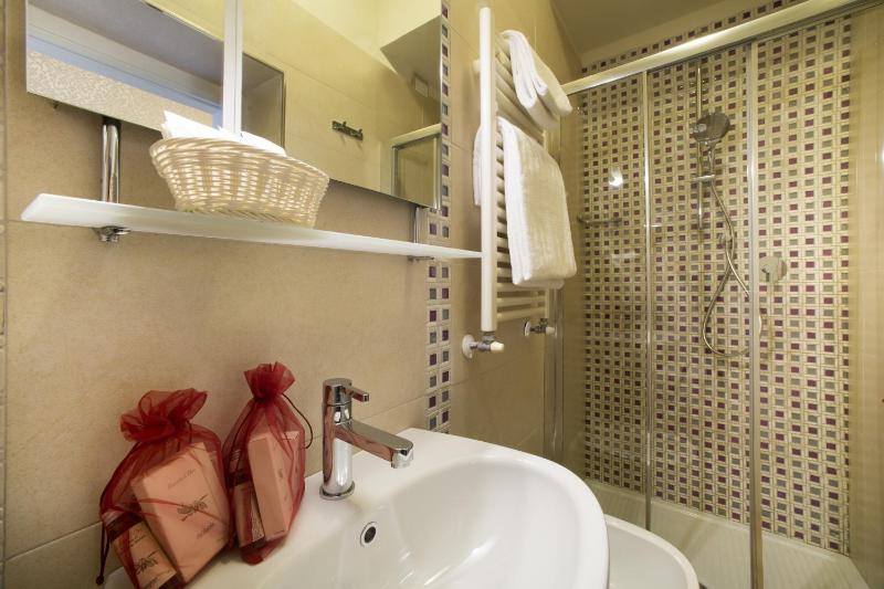 Comfort Deluxe Double or Twin Room  image 4