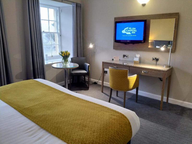 Standard Double or Twin Room image 4