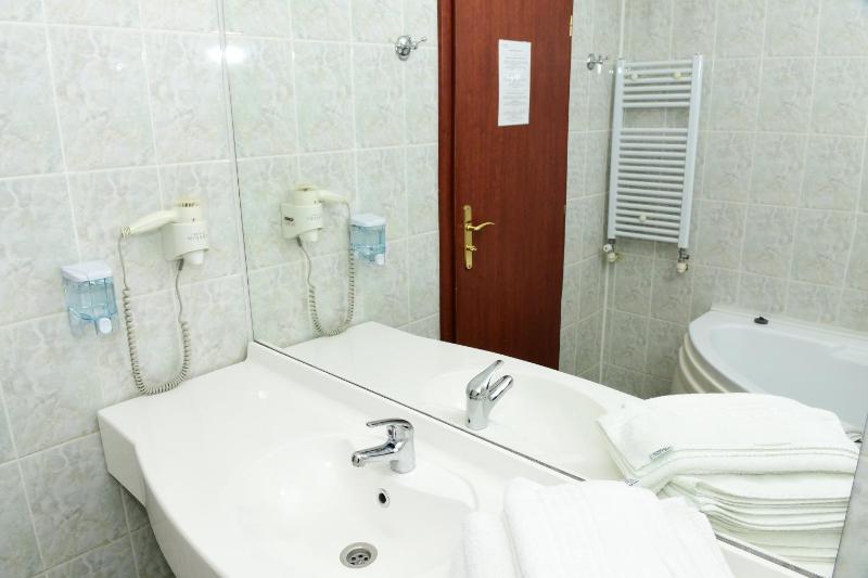 Large Double Room image 3