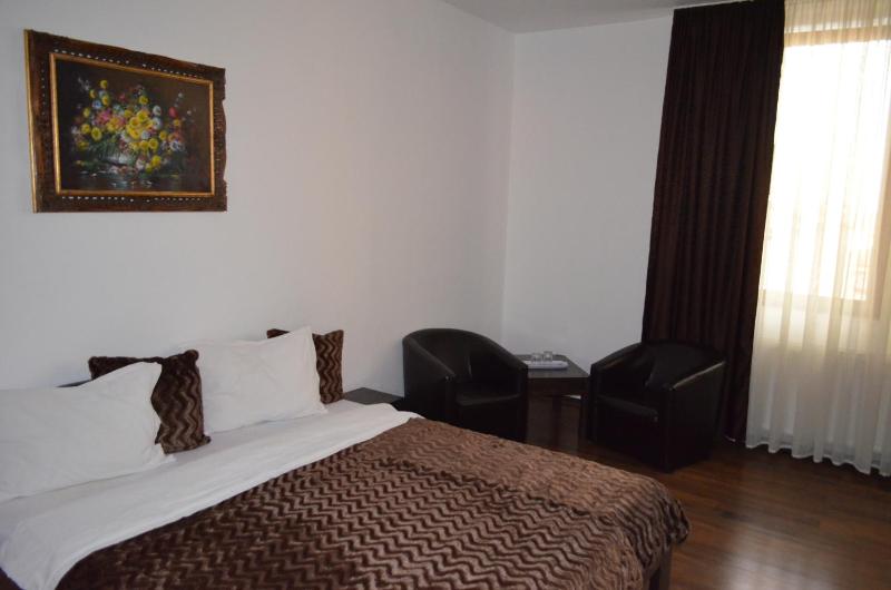 Double Room with Private Bathroom image 3