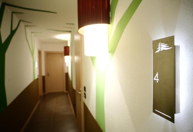 One-Bedroom Apartment image 2