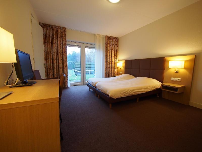 Deluxe Double Room image 3
