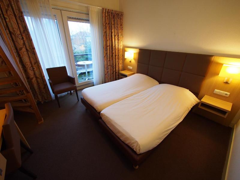 Deluxe Triple Room image 3