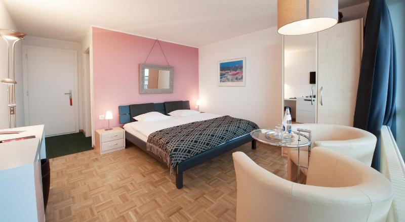 Double or Twin Room with Lake View image 4