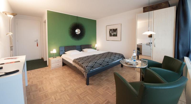 Double or Twin Room with Lake View image 1