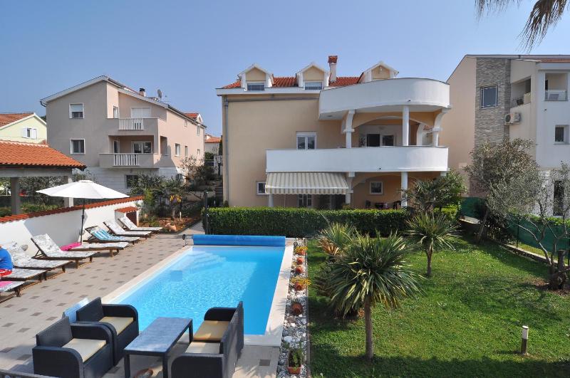 Three-Bedroom Apartment with Balcony and Sea View image 4