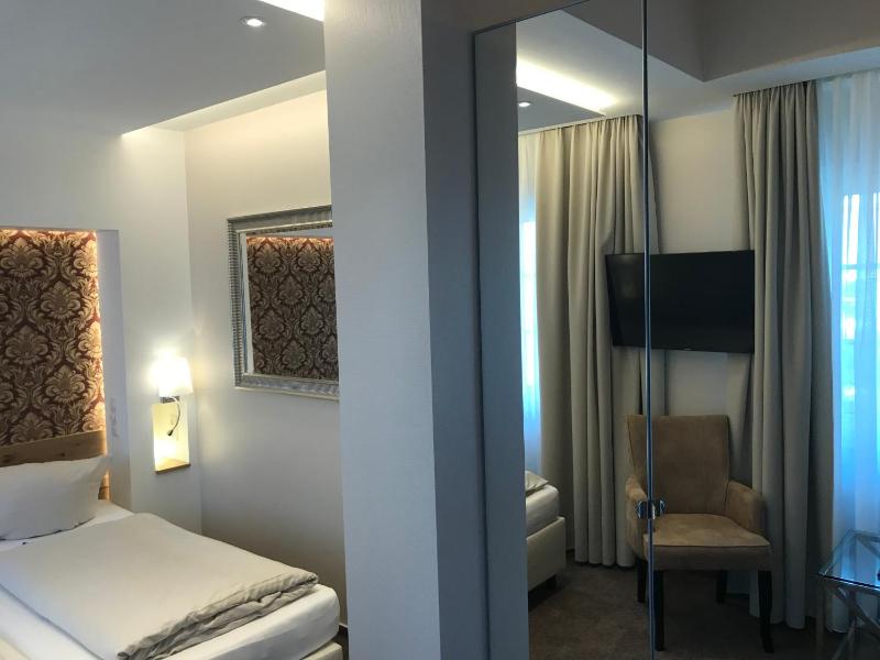 Deluxe Double Room - Weekend Package image 3
