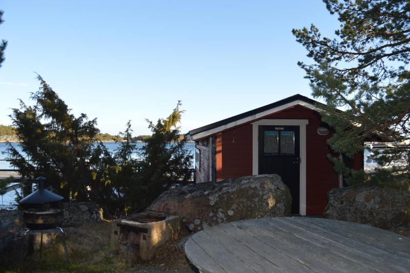 Economy Cottage with Shared Bathroom image 3
