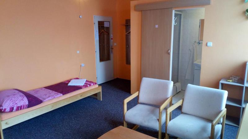 Twin Room image 4