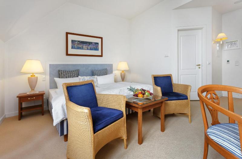 Superior Double Room image 3