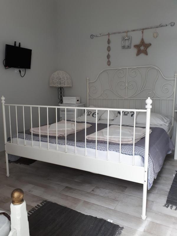 Large Double Room image 4