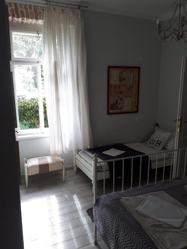 Large Double Room image 3