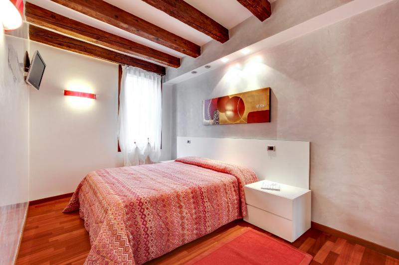 One-Bedroom Apartment image 3