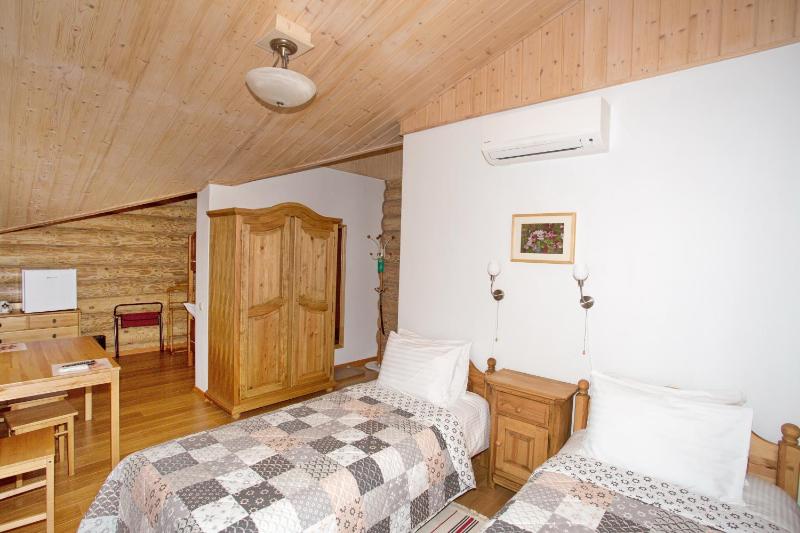 Superior Family Room image 3
