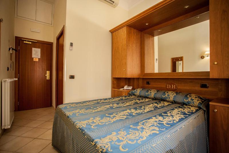 Single Room image 4