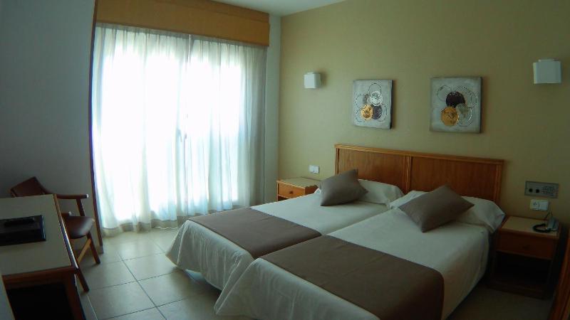 Double or Twin Room (2 Adults + 1 Child) image 2