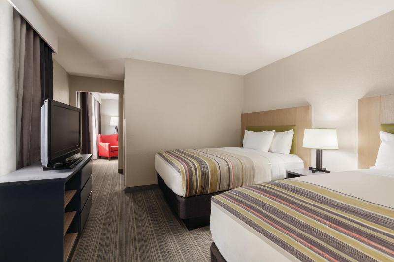 One-Bedroom Suite with Two Double Beds - Non-Smoking image 2