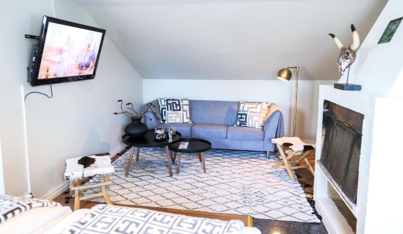 Family Room image 3