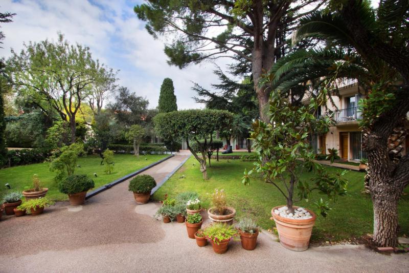 Privilege Double Room with Patio and Garden View image 3