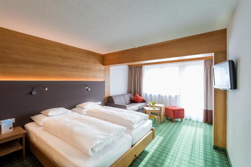 Deluxe Double Room image 3