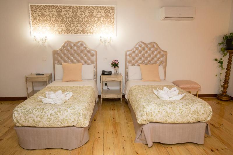 Interior twin room image 3