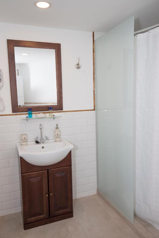 Interior twin room image 2