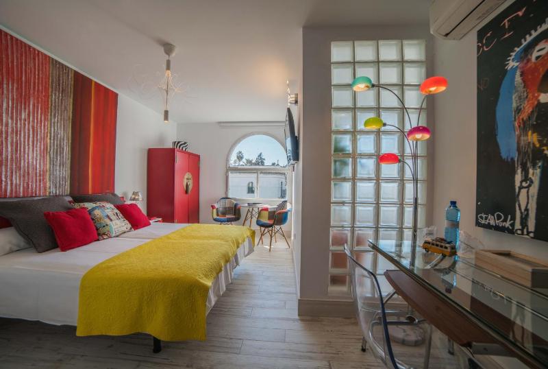 Double Room image 2