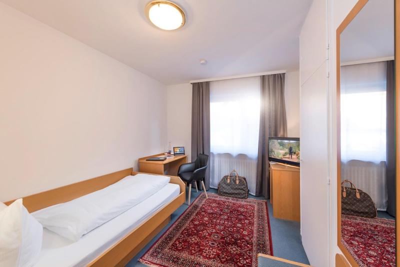 Single Room image 2