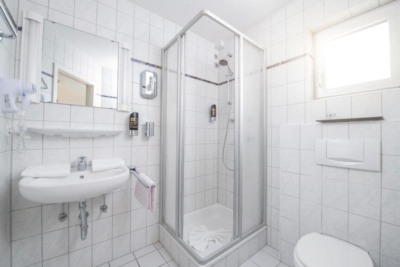 Double or Twin Room image 3