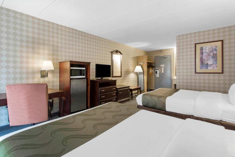 Queen Room with Two Queen Beds - Non Smoking/Pet Friendly image 1